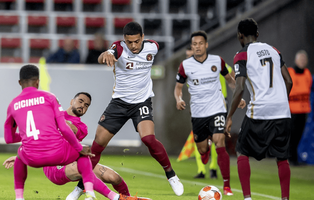 爱游戏官方包含国际比赛日欧冠传出新动向；罗马防线松动；管理层表态：引发热议；年轻球员得到机会的词条